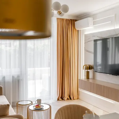 Pradnik Czerwony Business - Terrace, Parking - By Rentujemy דירה