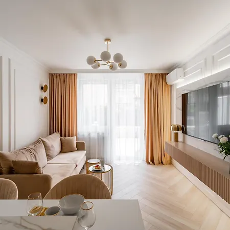 Pradnik Czerwony Business - Terrace, Parking - By Rentujemy דירה קרקוב